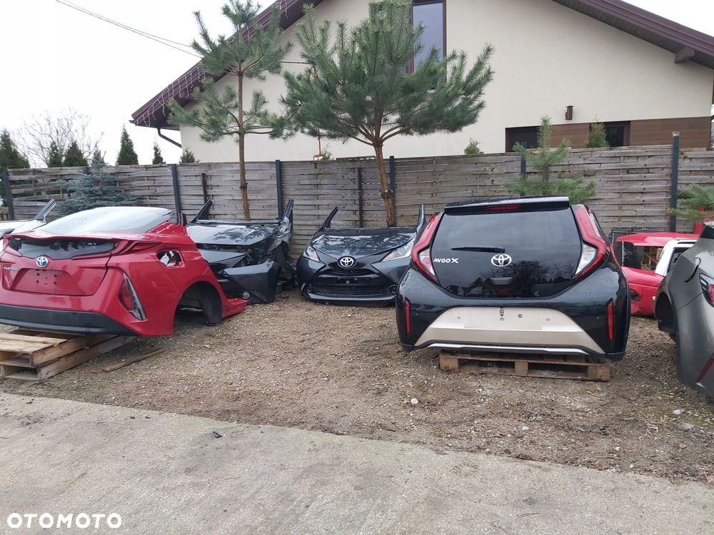 Toyota AYGO X CROSS boczek bagażnika prawy tył 64730-0H030 - 7