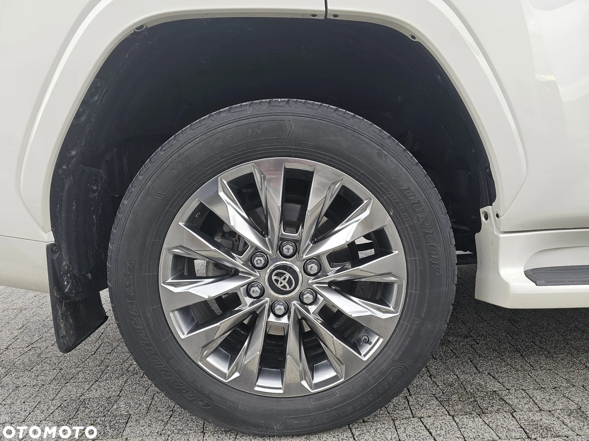 Toyota Land Cruiser - 37