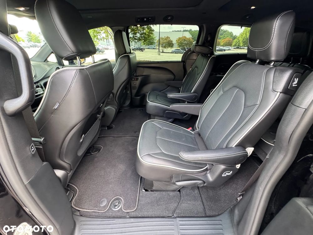 Chrysler Pacifica - 28