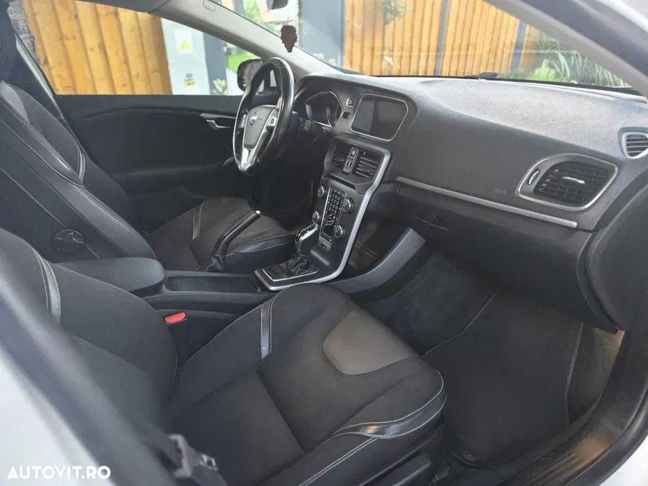 Volvo V40 D2 Aut. Momentum - 9