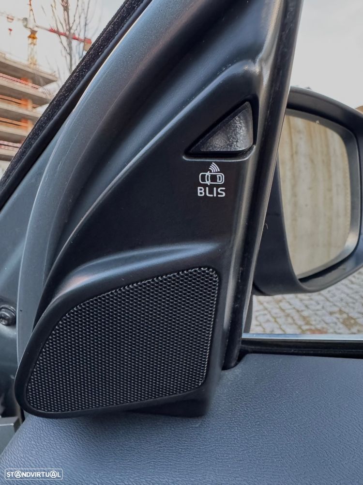 Volvo XC 60 2.4 D5 VOR Ocean Race AWD Geartronic - 13