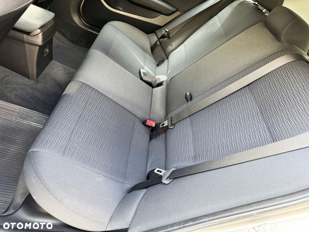 BMW X1 sDrive18d Sport Line - 32