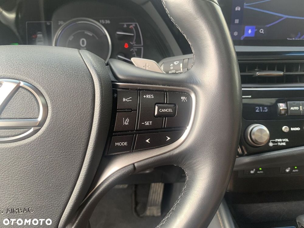 Lexus ES 300h Business Edition - 13