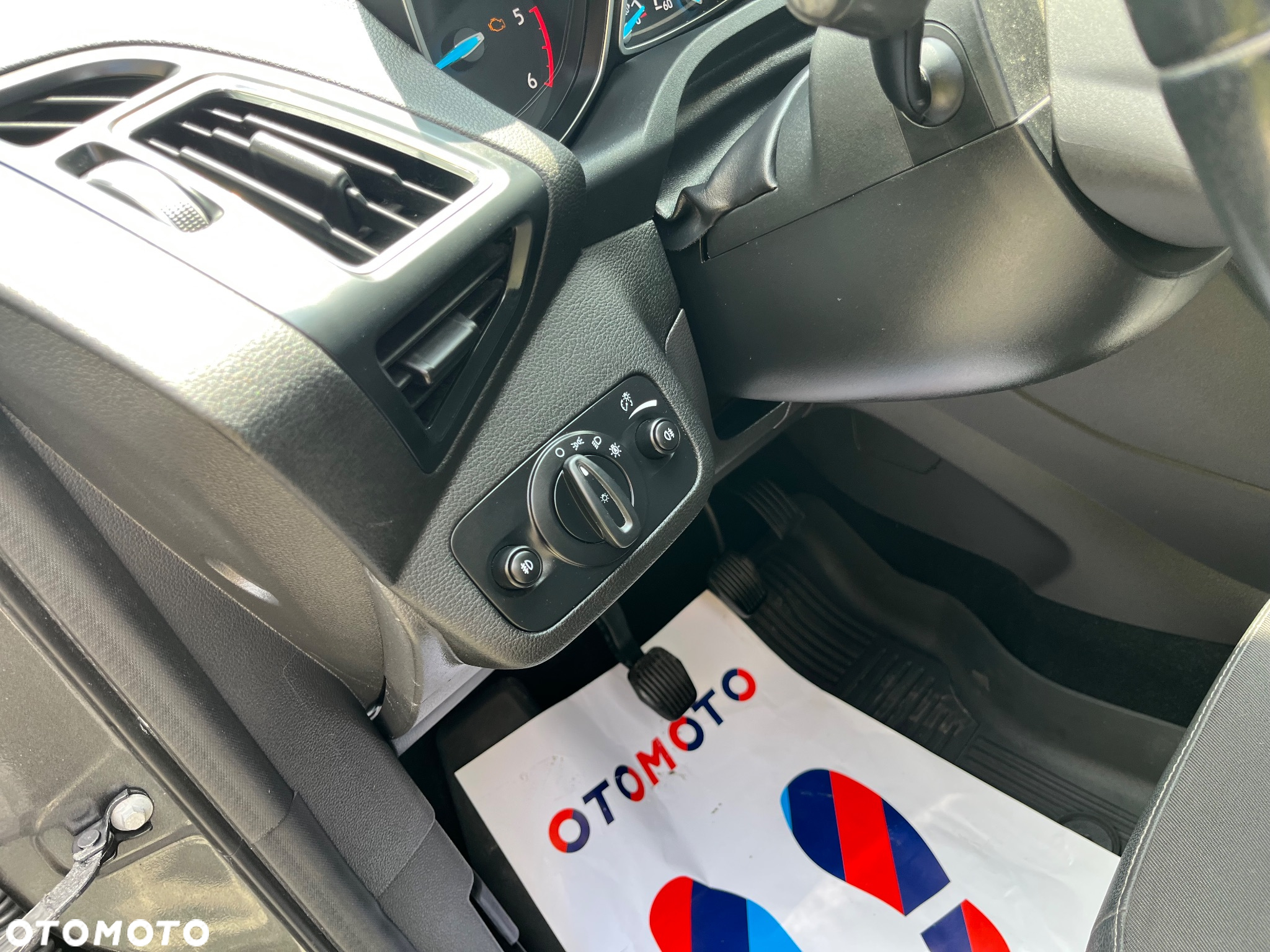 Ford Kuga 2.0 TDCi 2x4 Titanium - 14