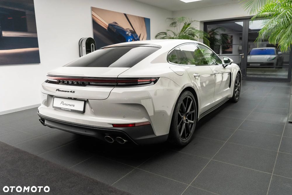 Porsche Panamera - 4