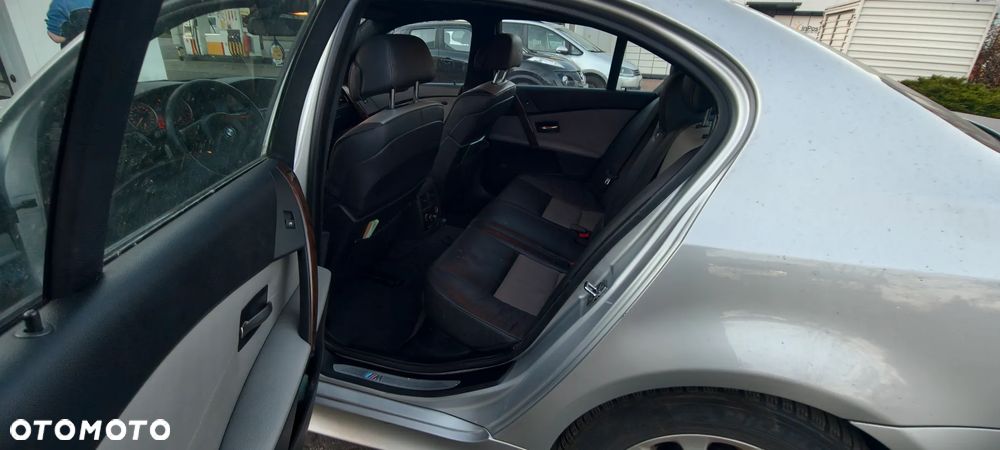 BMW Seria 5 525xi - 7