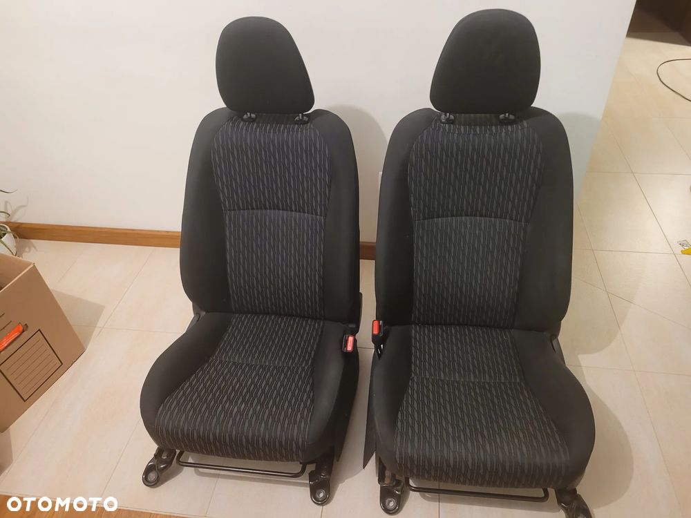 Fotel przednie, poduszki+ podgrzewania, jak nowe - 1