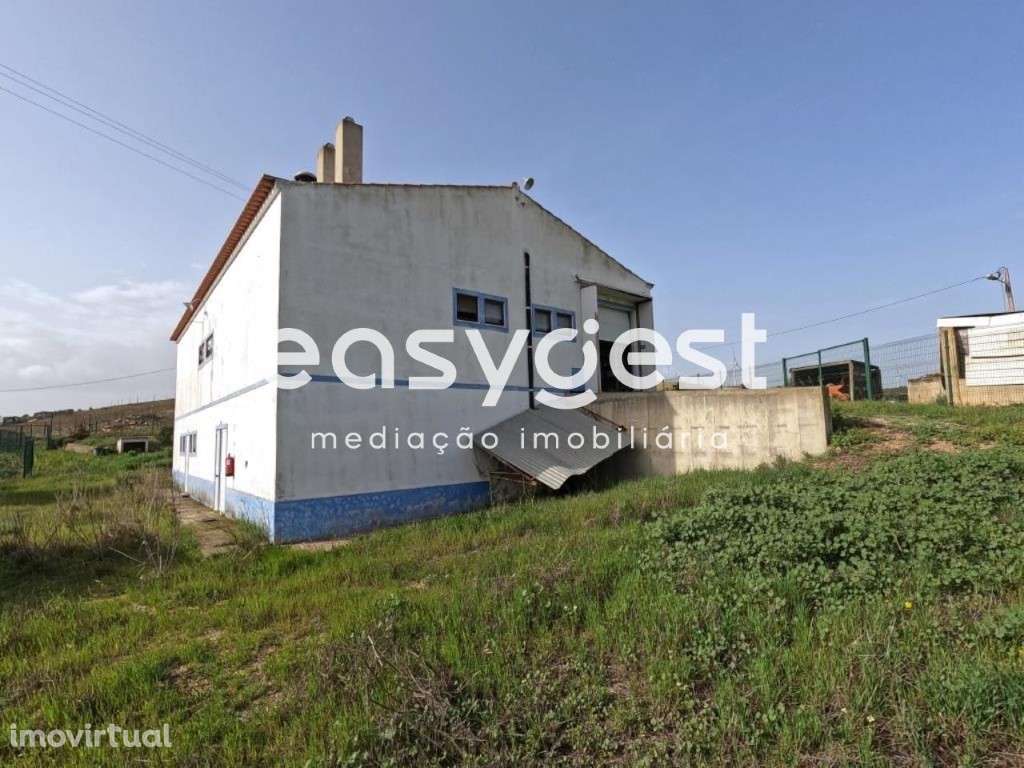 Instalações industriais inseridas num terreno com 54.875 m2 - Grande imagem: 2/21