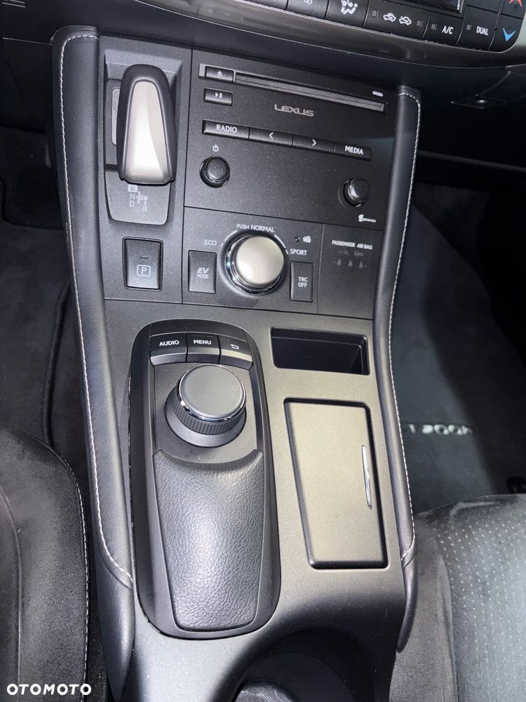 Lexus CT 200h Prestige - 36