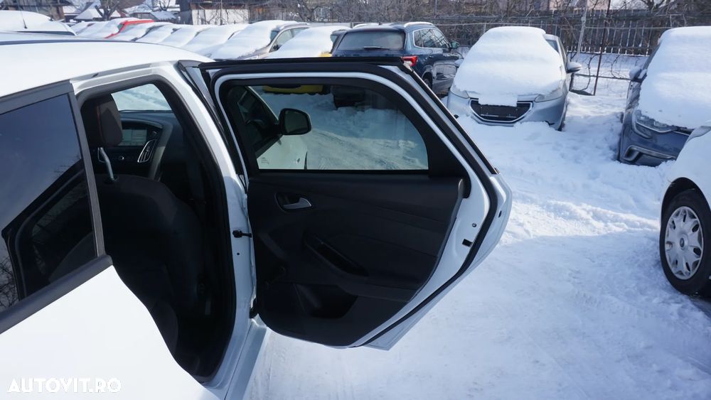 Ford Focus 1.0 EcoBoost Start-Stopp-System ST-LINE DESIGN - 12