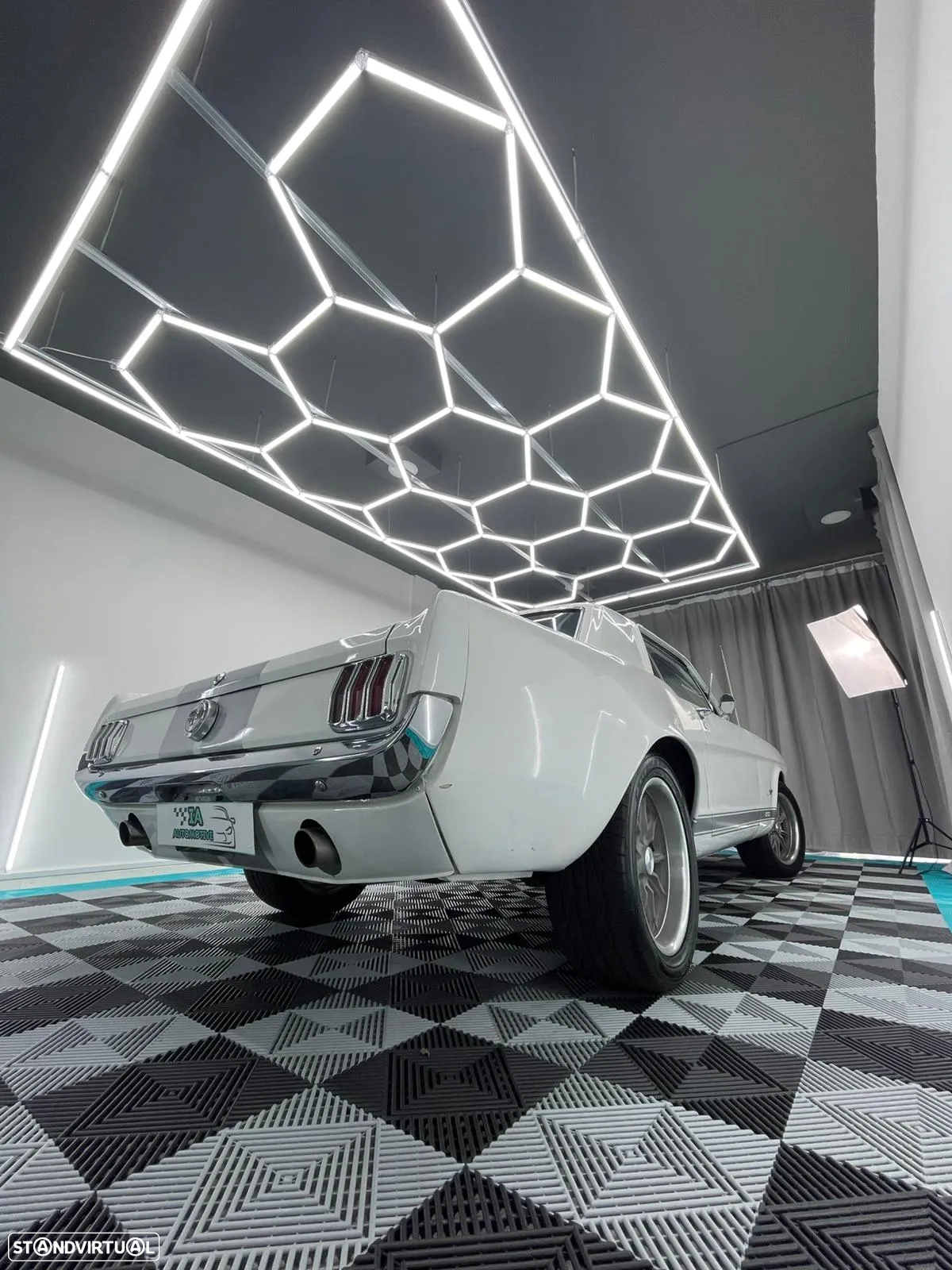 Ford Mustang - 12