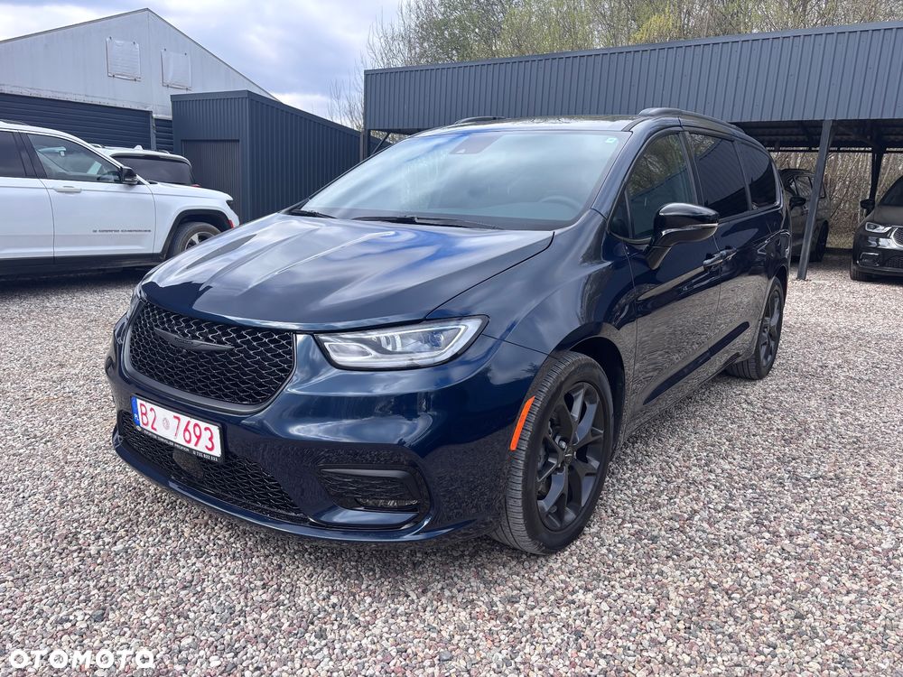 Chrysler Pacifica - 8