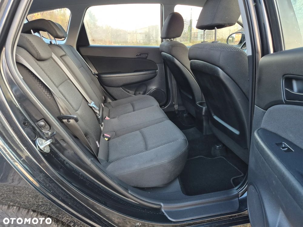 Hyundai i30 1.6 CRDi Comfort World Cup - 14