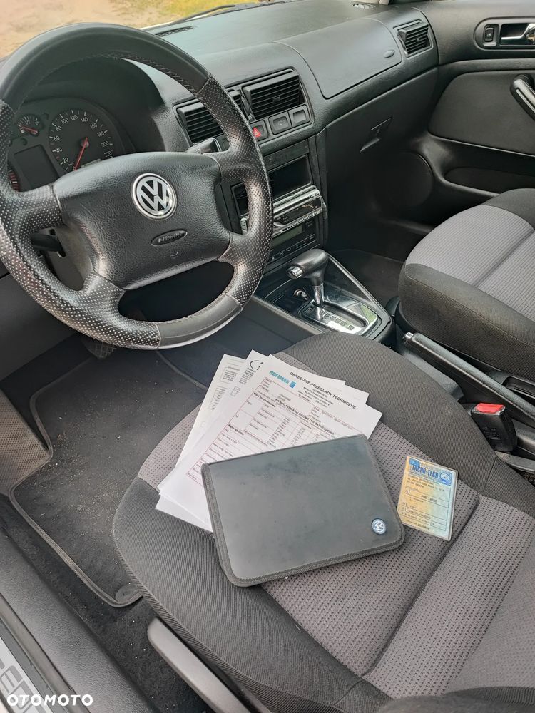 Volkswagen Golf - 6