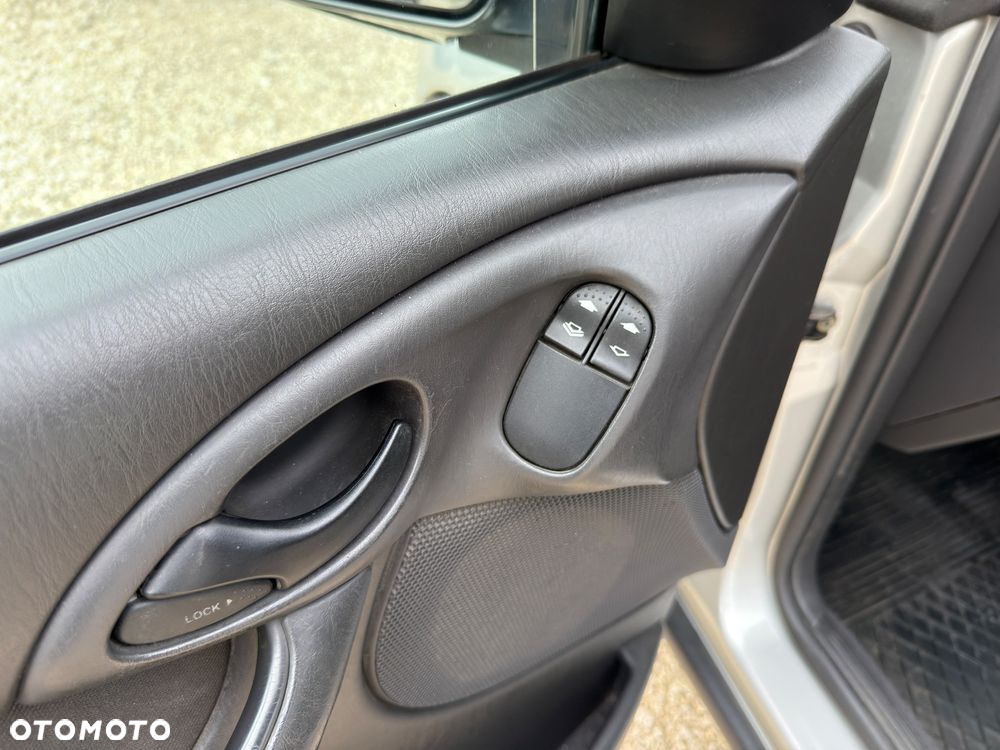 Ford Focus 1.6 16V Ambiente - 10