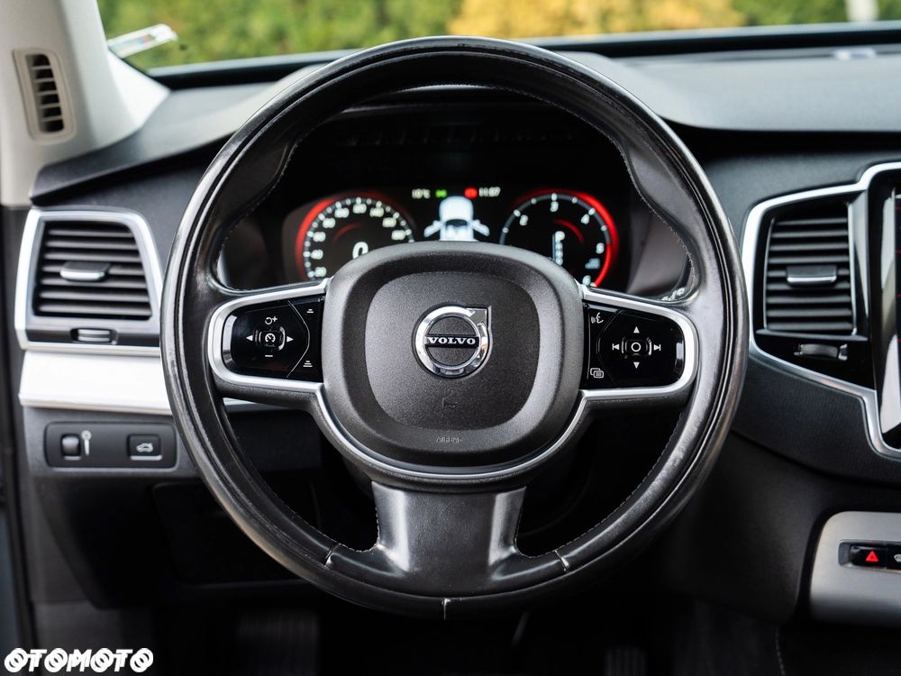 Volvo XC 90 B5 D AWD Geartronic Momentum Pro - 32