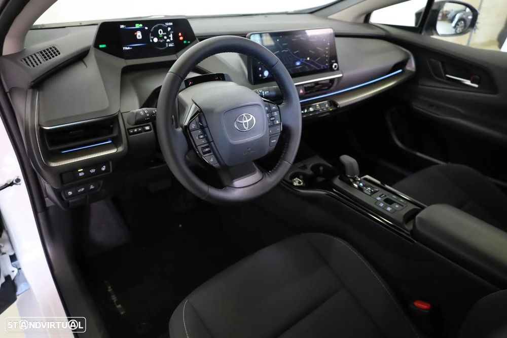 Toyota Prius 2.0 Plug-in Luxury - 25