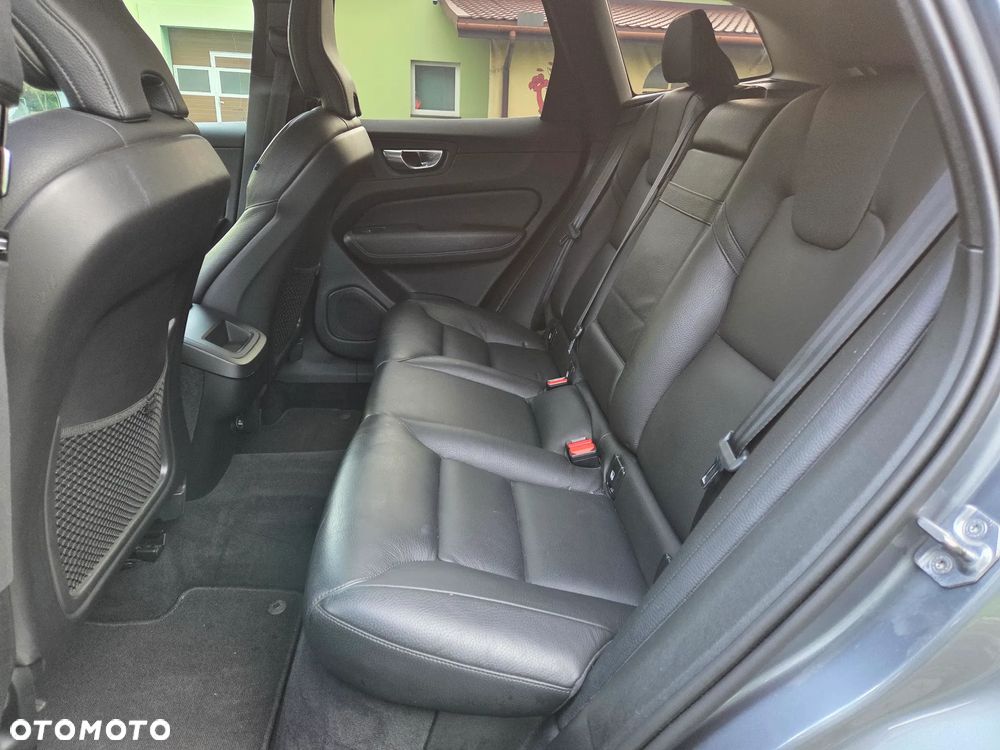 Volvo XC 60 D4 Momentum Pro - 22