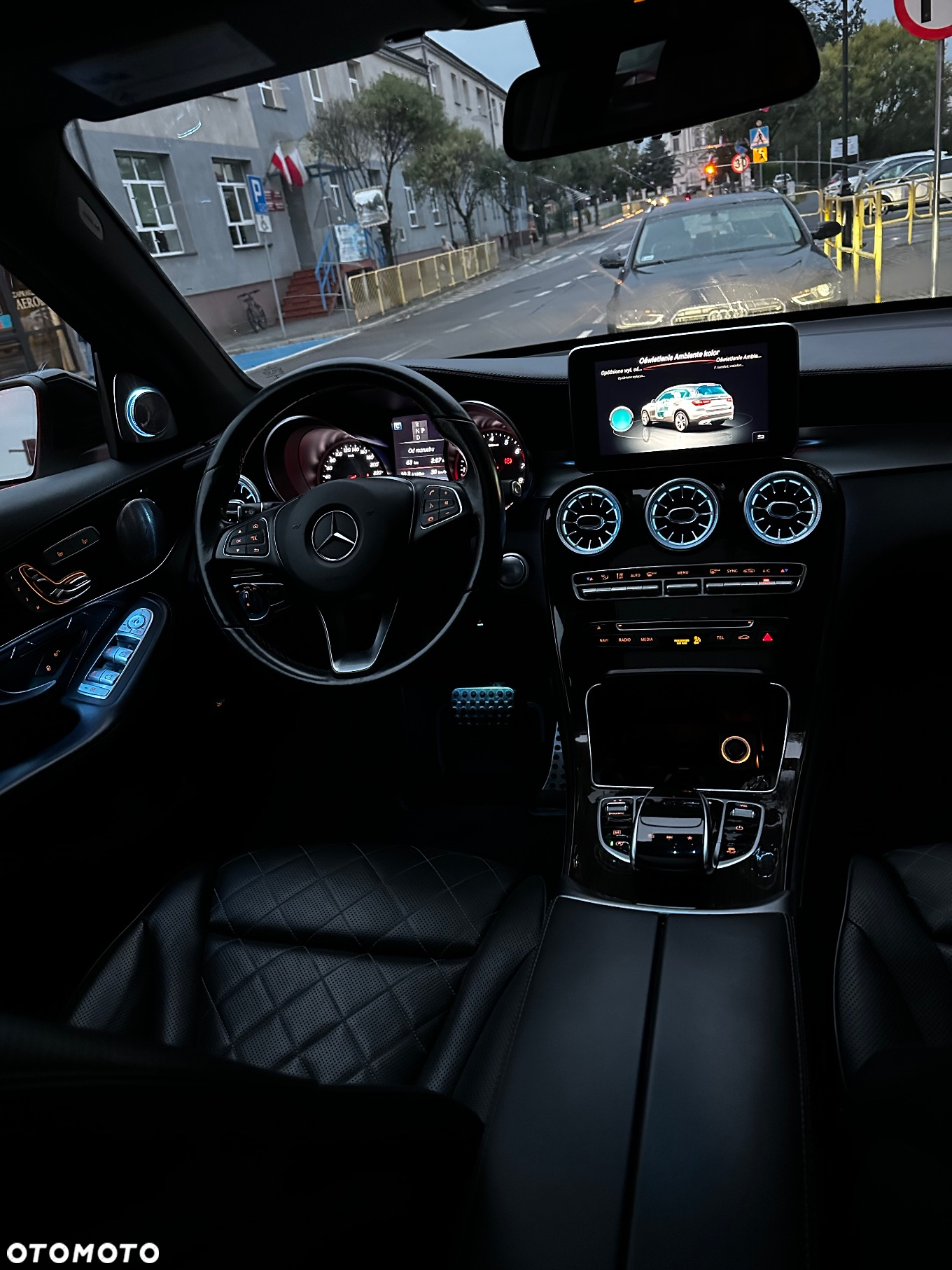 Mercedes-Benz GLC 300 4Matic 9G-TRONIC AMG Line - 17