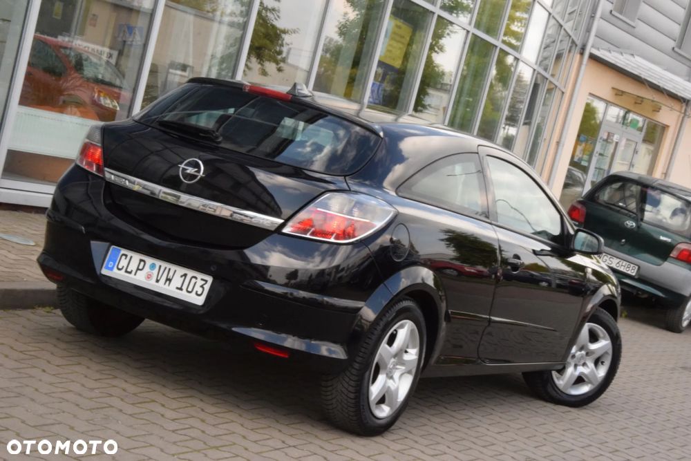 Opel Astra GTC 1.6 Black&White - 4