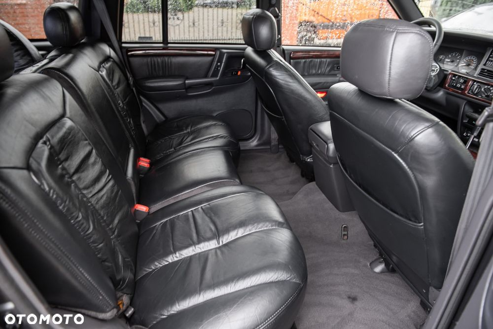 Jeep Grand Cherokee - 30