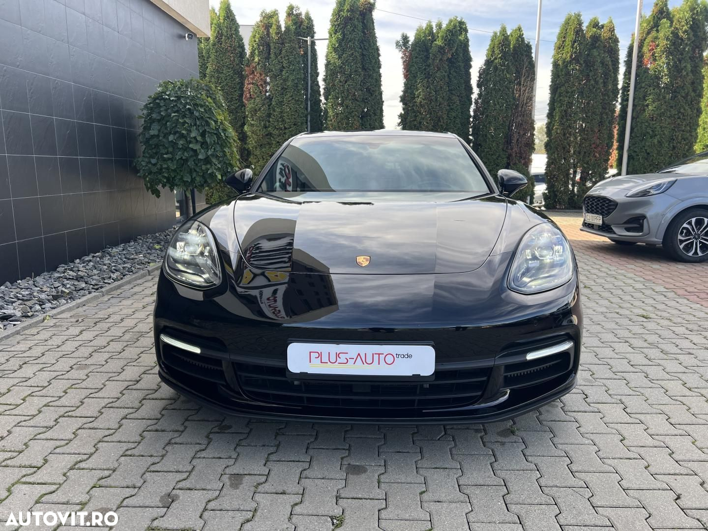 Porsche Panamera 4 E-Hybrid - 4