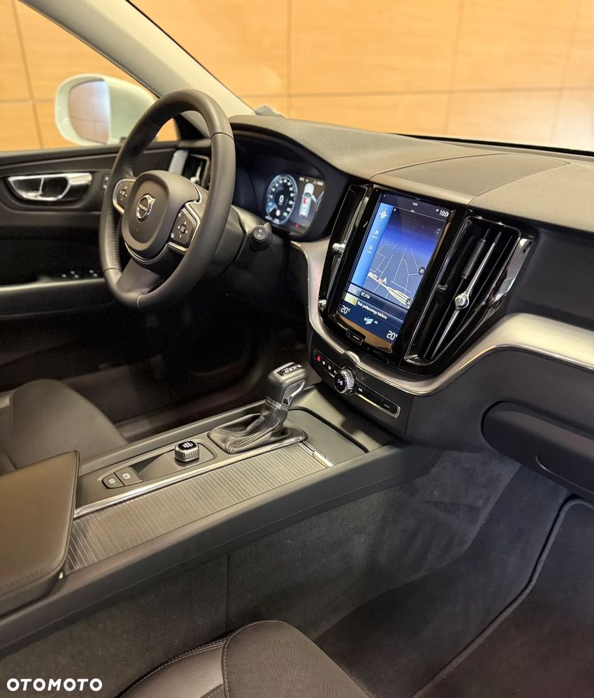 Volvo XC 60 D4 Momentum - 8