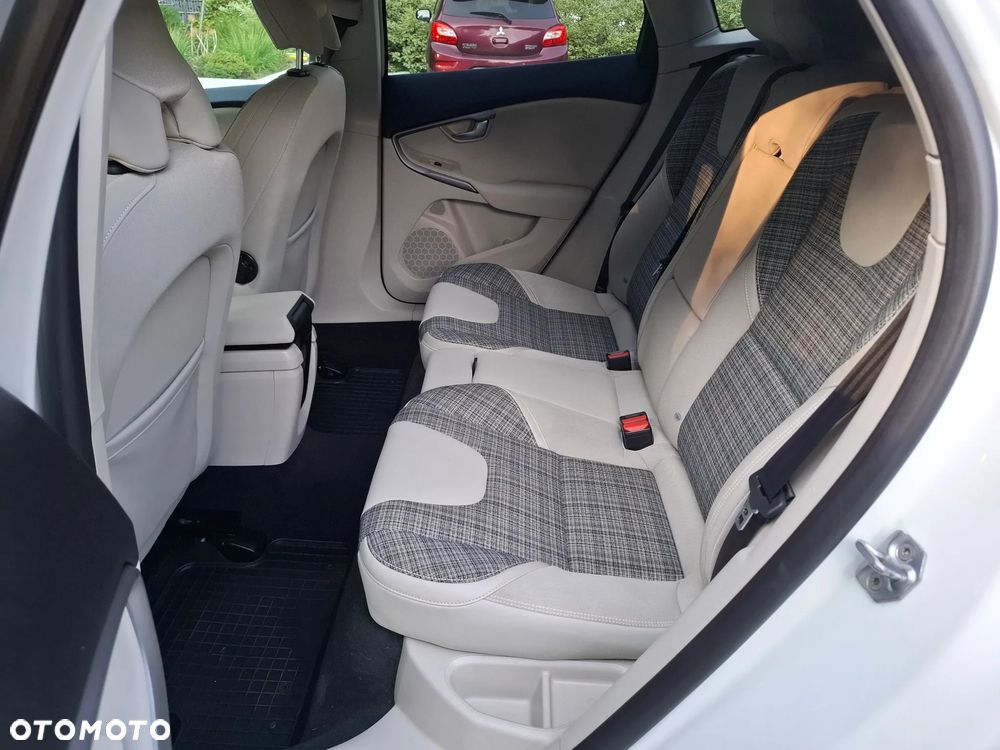 Volvo V40 Cross Country D3 Drive-E Dynamic Edition - 30