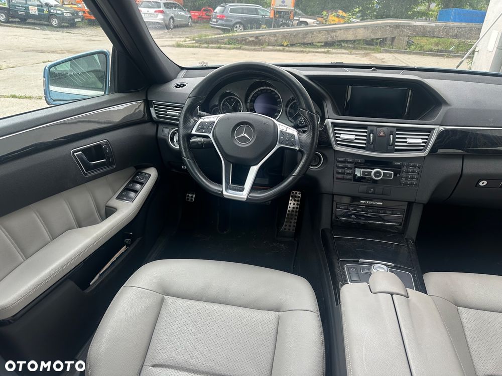 Mercedes-Benz Klasa E 350 CDI DPF 4Matic BlueEFFICIENCY 7G-TRONIC - 26
