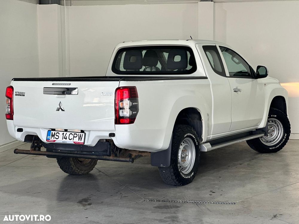 Mitsubishi L200 Double Cab 2.2 DI-D M/T Instyle - 2