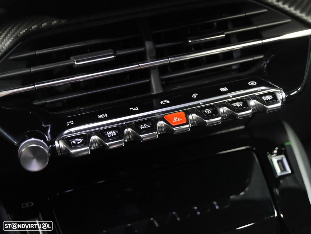 Peugeot e-208 GT - 31