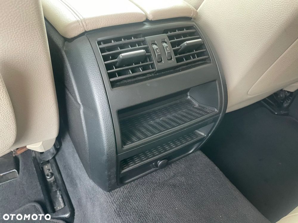 BMW Seria 5 520d - 28