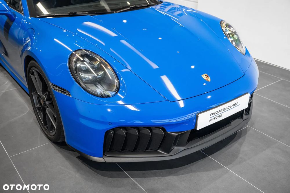 Porsche 911 Carrera 4 GTS - 24