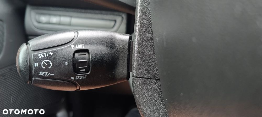 Peugeot 208 - 18