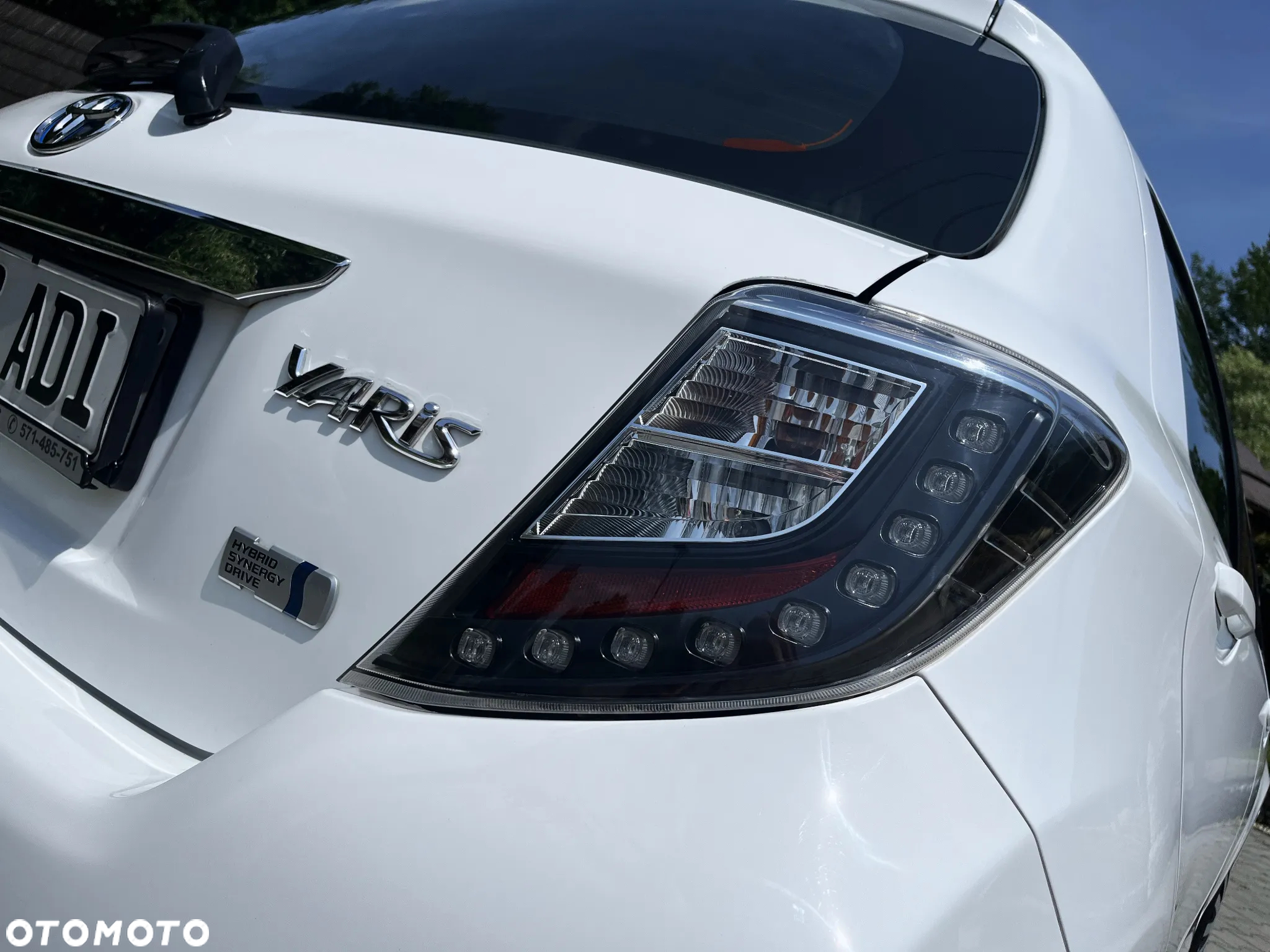 Toyota Yaris Hybrid 100 Premium - 37