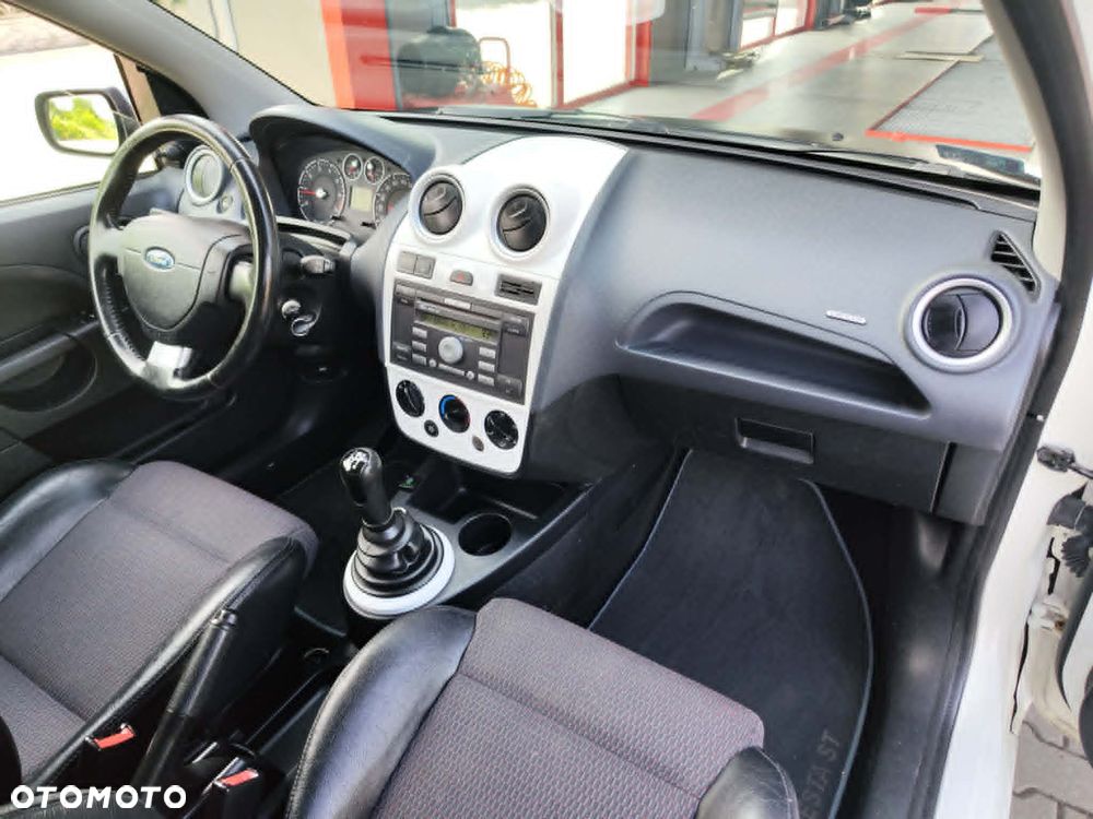 Ford Fiesta 1.3 Ambiente - 29