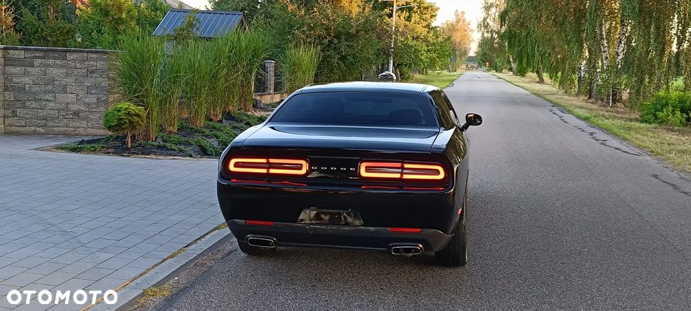 Dodge Challenger - 9