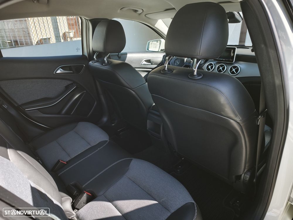 Mercedes-Benz GLA 180 (CDI) d Urban - 23