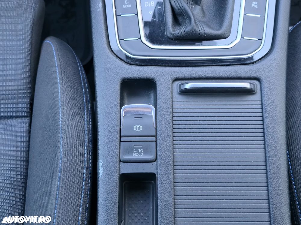 Volkswagen Passat - 11