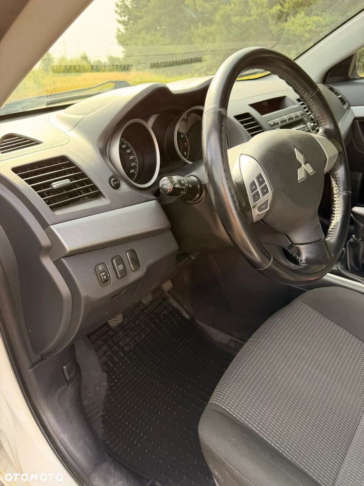 Mitsubishi Lancer 1.5 - 10