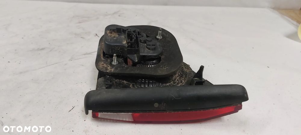 . LAMPA LEWA W KLAPE VOLKSWAGEN GOLF VI 6 - 2
