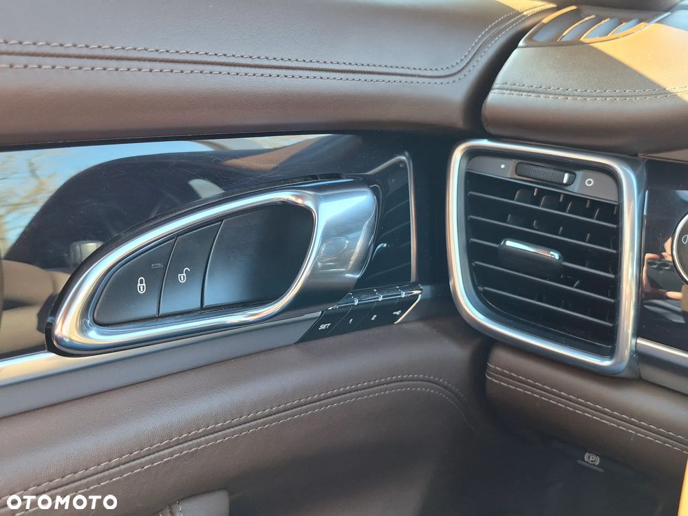 Porsche Panamera 4 Edition - 26