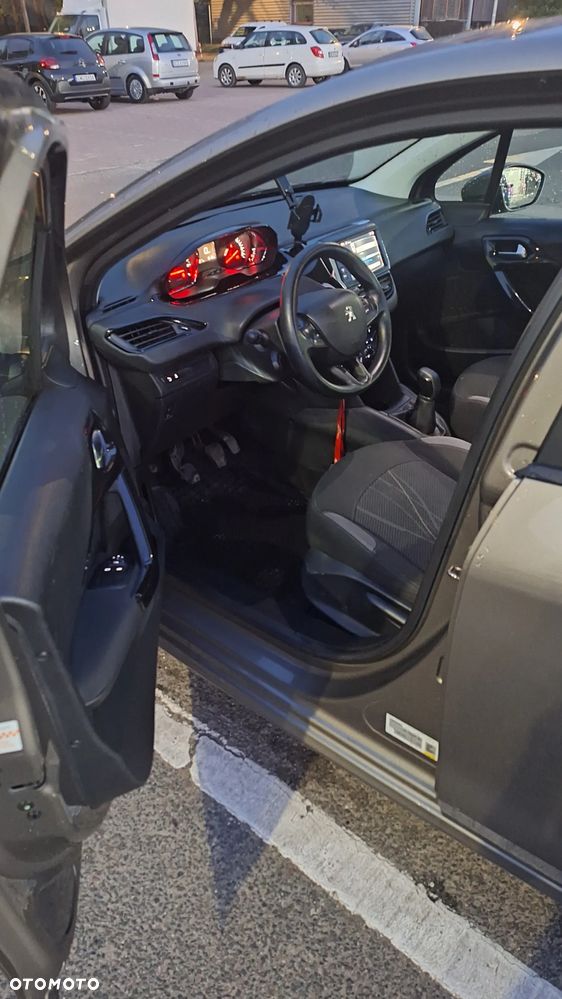 Peugeot 208 82 VTI Allure - 3