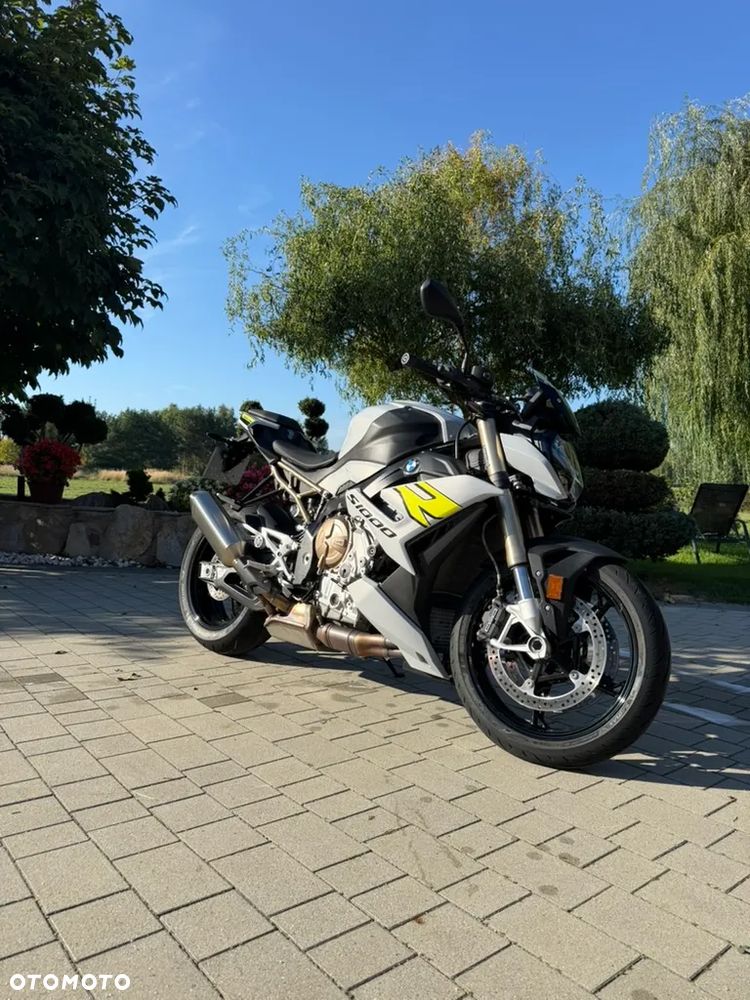 BMW S