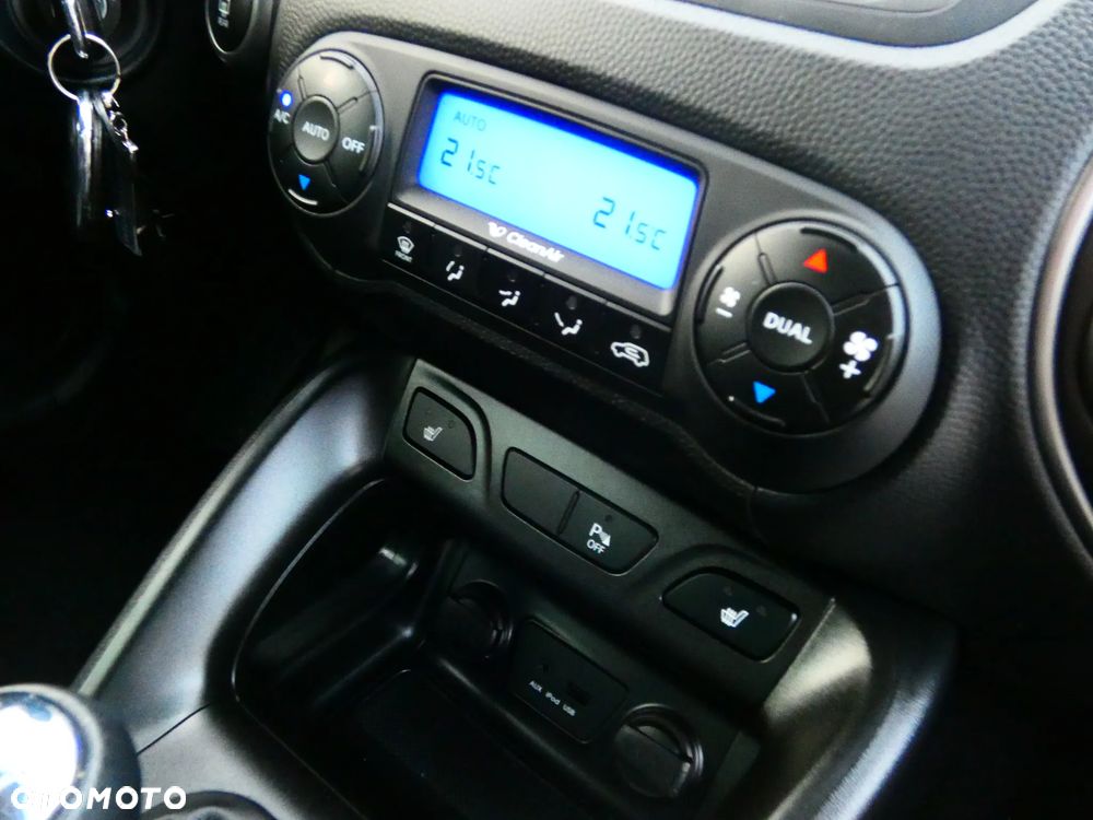 Hyundai ix35 1.7 CRDi 2WD blue Finale Gold - 19