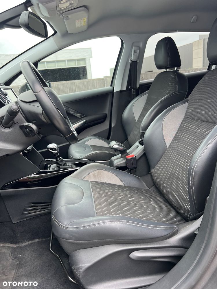 Peugeot 2008 BlueHDi 100 STOP & START Signature - 17