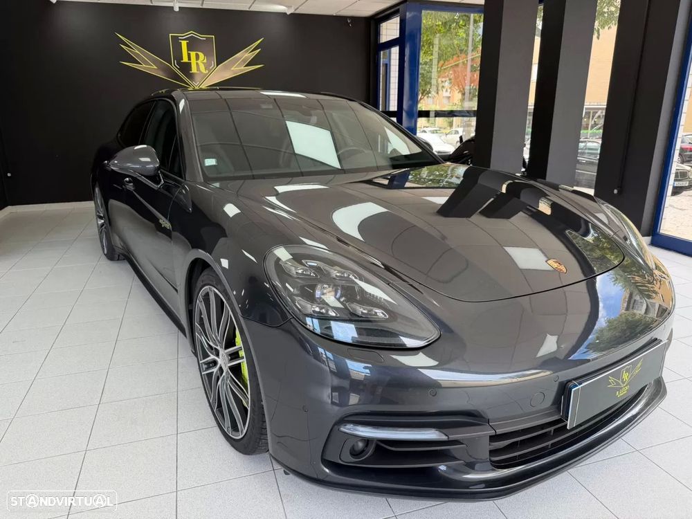 Porsche Panamera Sport Turismo 4 E-Hybrid - 1