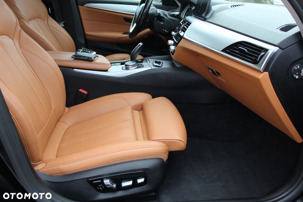 BMW Seria 5 520d Luxury Line - 9