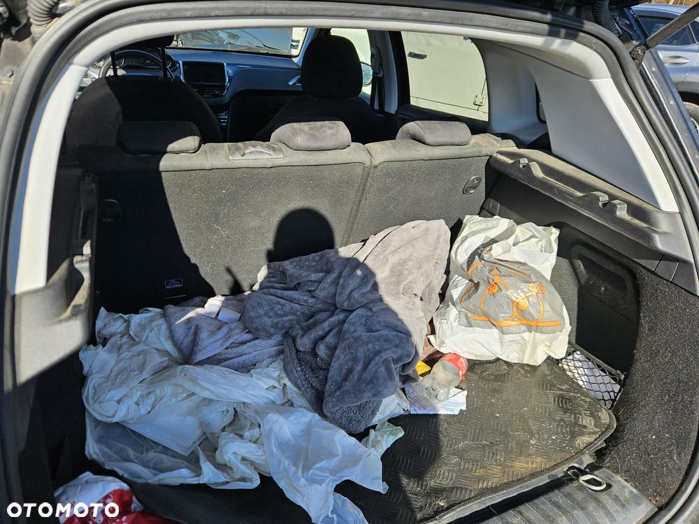 Peugeot 2008 PureTech 130 GPF Black Edition - 15