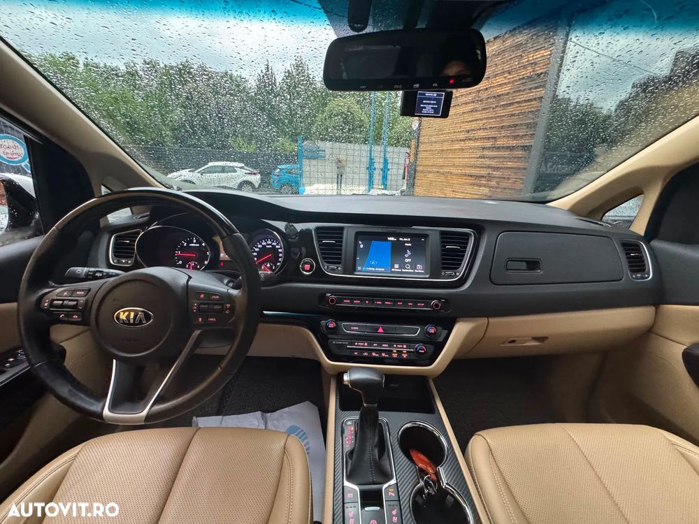 Kia Carnival - 8